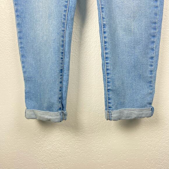 Levi’s light wash cuffed boyfriend jeans size 32 - Picture 2 of 8